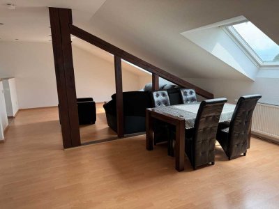 Charmante Dachgeschosswohnung in zentraler Lage von Essen-Bergerhausen!