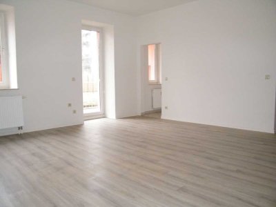 Großzügige 1 Raumwohnung mit Balkon und EBK in Parknähe!!!