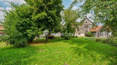 Haus in Dornröschenschlaf! 1 bis 2 Familienhaus mit großem, bebaubarem Grundstück & Potenzial