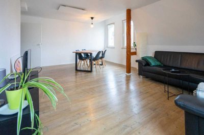 Citynah & ruhig: Lichtdurchflutete 4-Zimmer-Wohnung mit Balkon