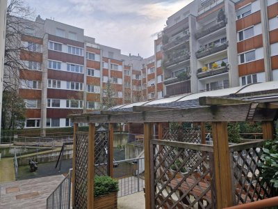 ATTRAKTIVE, IN DEN RUHIGEN INNENHOF AUSGERICHTETE 1-ZIMMER-TERRASSENWOHNUNG IN BELIEBTER WOHNLAGE