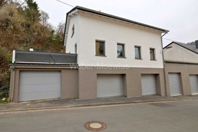 Neuwertiges Einfamilienhaus mit großer Terrasse, 1 Garage und 2 Hallen