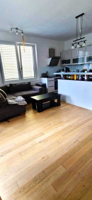 Moderne 3-Zimmer-Wohnung (80 m²) mit Balkon, Wintergarten & 2 Bädern in München-Lochhausen