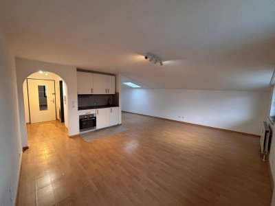 Lichtdurchflutete Dachgeschosswohnung mit Blick über die Dächer