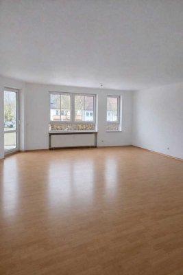 Helle 4-Zimmer Erdgeschosswohnung mit Terrasse in Regensburg-Burgweinting