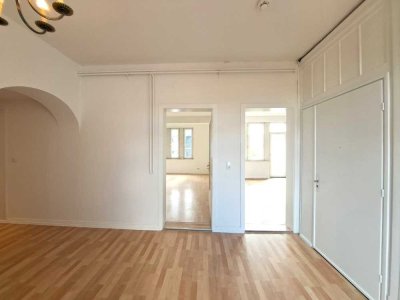 Frisch sanierte große 7-Zimmer-Whg. mit 2 Bädern in ansprechendem Jugendstilhaus!