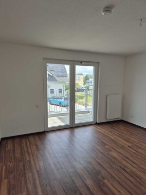 Neuwertige Seniorenwohnung mit zwei Zimmern sowie Balkon und Einbauküche in Limburg-Lindenholzhausen