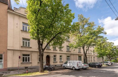 ++NEU++ Period Apartment with Potential – 1-Room Apartment in Need of Renovation