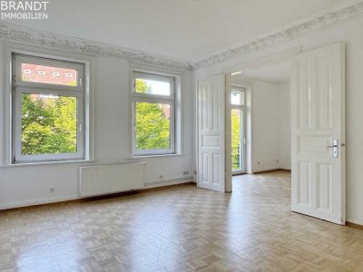 Nähe Stadtpark! 3 Zimmer-Altbauwohnung mit 2 Balkonen in Top-Lage von Hamburg Winterhude.