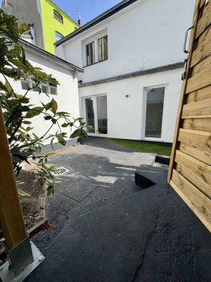 Exklusives Hinterhof-Loft mit Garten, Terrasse & Galerie | Erstbezug | Flingern