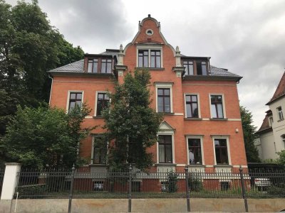 Stilvolle und frisch sanierte Altbauwohnung in top Lage