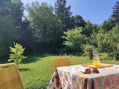 Klosterneuburg Zentrum: Sanierungsbedürftiges Haus mit sonnigem Garten auf Pachtgrund