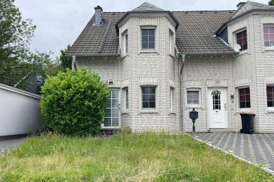 Charmantes Einfamilienhaus mit großem Garten und Garage in Köln-Grengel