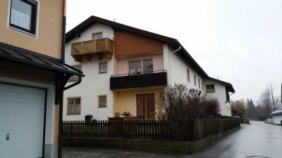 Freundliche 3-Zimmer-Dachgeschosswohnung mit Balkon in Waging am See