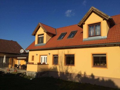 Wohnen im Grünen mit viel Privatsphäre - Familienfreundliches Einfamilienhaus mit großem Naturgarten &amp; Schwimmteich