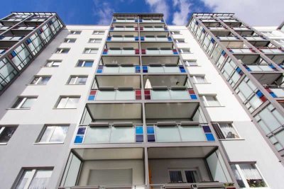 Großzügige Singlewohnung in bester Lage und mit Riesenbalkon