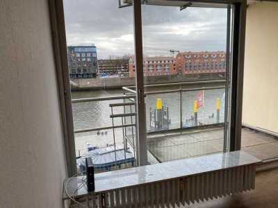 Exklusive, geräumige 1-Zimmer-Wohnung mit Balkon und Einbauküche in Bremen