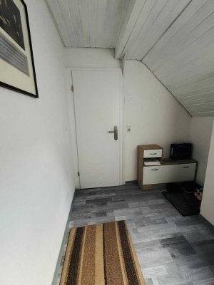 modernisierte 5-Raum-DG-Wohnung mit Einbauküche in Pfullingen