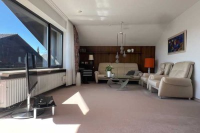 Möblierte komfortable Dachgeschosswohnung
zentral in Seeshaupt mit Lift und Schwimmbad