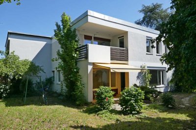 Doppelhaushälfte mit großem S/W-Garten in München Obermenzing von privat