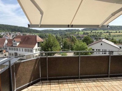 Sonnige 3,5-Zimmer-DG-Wohnung mit Balkon und Garage in Calw-Stammheim