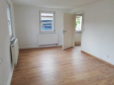 Gemütliche 2-Raum-Wohnung mit Einbauküche und Garten in Schneeberg