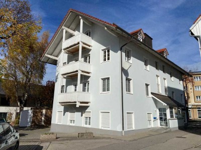 Ab sofort: Moderne 3-Zimmer-Wohnung mit Balkon, Garage und Aufzug in zentraler Lage