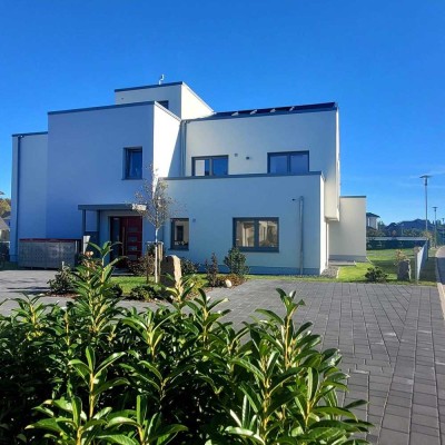 Moderne 2- Zimmer-Wohnung in absolut ruhige Lage, überdachte Südterrasse, Neubau...