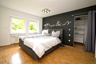 Zweifamilienhaus in Aussichtslage / kernsaniert / Terrasse, Garten / Doppelcarport, Motorradgarage