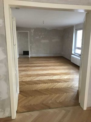 Gepflegte 5-Zimmer-Wohnung mit Balkon im EG in Stuttgart West