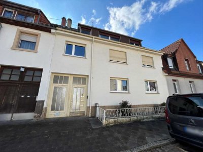 Gut geschnittene 2-Zimmer Wohnung mit Wintergarten