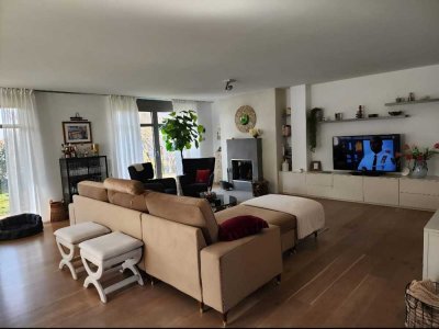 Traum Stadtvilla mit Galerie, Kamin & Brunnen in toller Lage