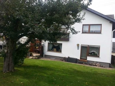 Maklerfreies 1-2-Familienhaus in Argenthal bietet Lebensqualität und Optionen