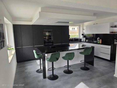 Geräumige, geschmackvolle und modernisierte 5,5-Raum-Maisonette-Wohnung mit geh. Innenausstattung