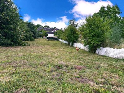 Im Haus mit Hof und großem Garten - hier können Sie wohnen, leben und Erinnerungen schaffen!