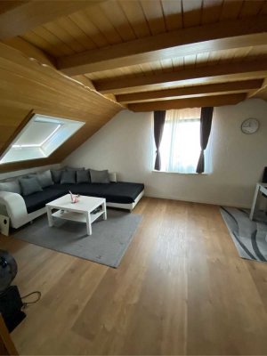 3-Zimmer Dachgeschoss-Wohnung mit Einbauküche