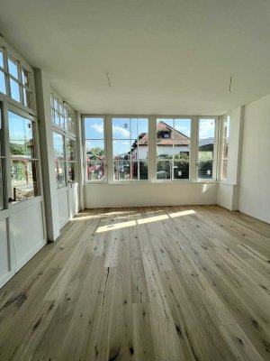 Einzigartig und hochwertig sanierte 2-Raum-Wohnung mit Dachterrasse*Stellplatz*FBH*Designerbad*