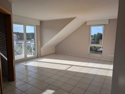 Helle Dachgeschosswohnung mit Balkon und Garage in Moers