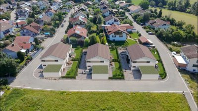 NEUBAU-DHH! HOCHWERTIG mit SICHTDACHSTUHL in SONNIGER Lage! Effizienzhaus 55!