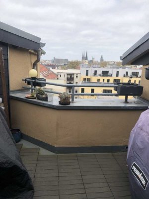Wohnen mit Charakter: Großzügige Dachgeschosswohnung in Halle