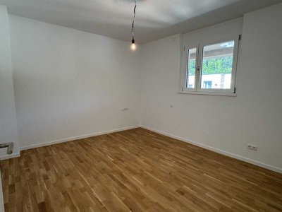 Neues Penthouse mit EBK und Süd-Terrasse: stilvolle 2,5-Zimmer-Wohnung in zentraler Lage