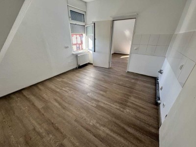 Helle 2-Zimmer-Wohnung mit Flur und Duschbad – Rhein-Nähe in Budenheim – von privat