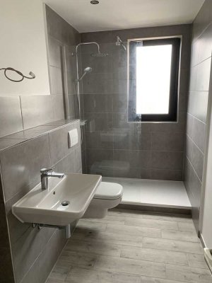 Attraktive 4-Zimmer-Wohnung mit Balkon, Einbauküche + PKW Stellplatz