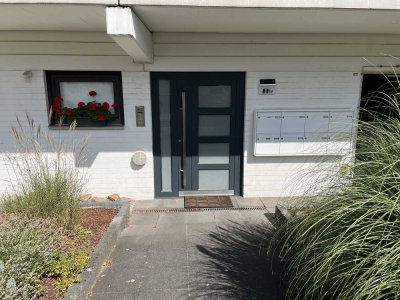 Willkommen in Unterfeldhaus! Traumhafte 3 Zi-ETW mit S-Balkon, EBK, Fußbodenhzg., 2 Bäder & Garage!