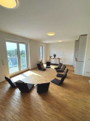 Neubau, elegant und modern, urbane Lage, ruhig und sofort verfügbar