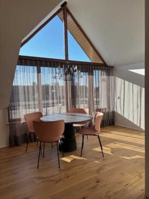 Frisch renovierte 2,5-Zimmer-Dachgeschosswohnung in Bestlage – lichtdurchflutet, mit großem Balkon