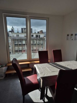 Modernisierte 4-Zimmer Wohnung mit Küche und Balkon