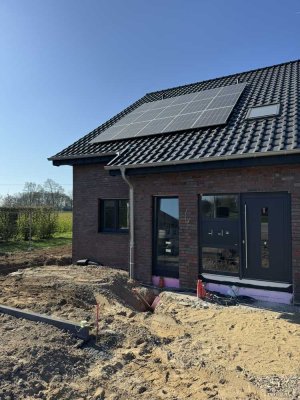 Helle Maisonettewohnung mit Loggia in Neubau-Doppelhaushälfte