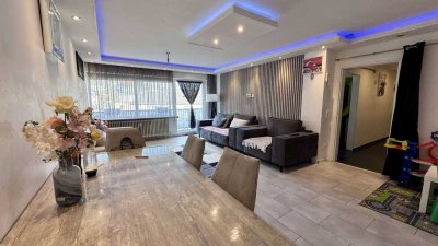 Moderne 3,5-Zimmer-Wohnung mit Panorama-Blick, Balkon, Garage & Einbauküche