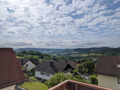 Attraktive und gepflegte 2-Raum-Dachgeschosswohnung mit Balkon und Einbauküche in Haibach